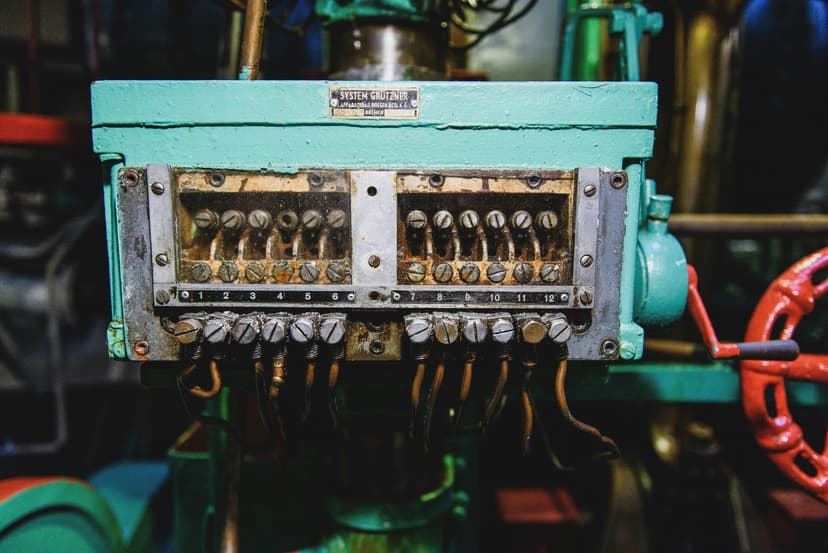 Tập Trung Vào Các Thành Phần Van Điện Và Khóa Vỏ